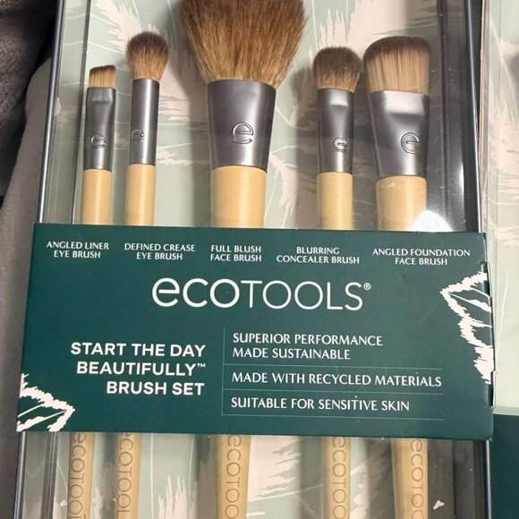 EcoTools Brush/Blender/Cleaner BUNDLE - BRAND NEW 9 brushes/1 blender/1 cleaner - Picture 2 of 8